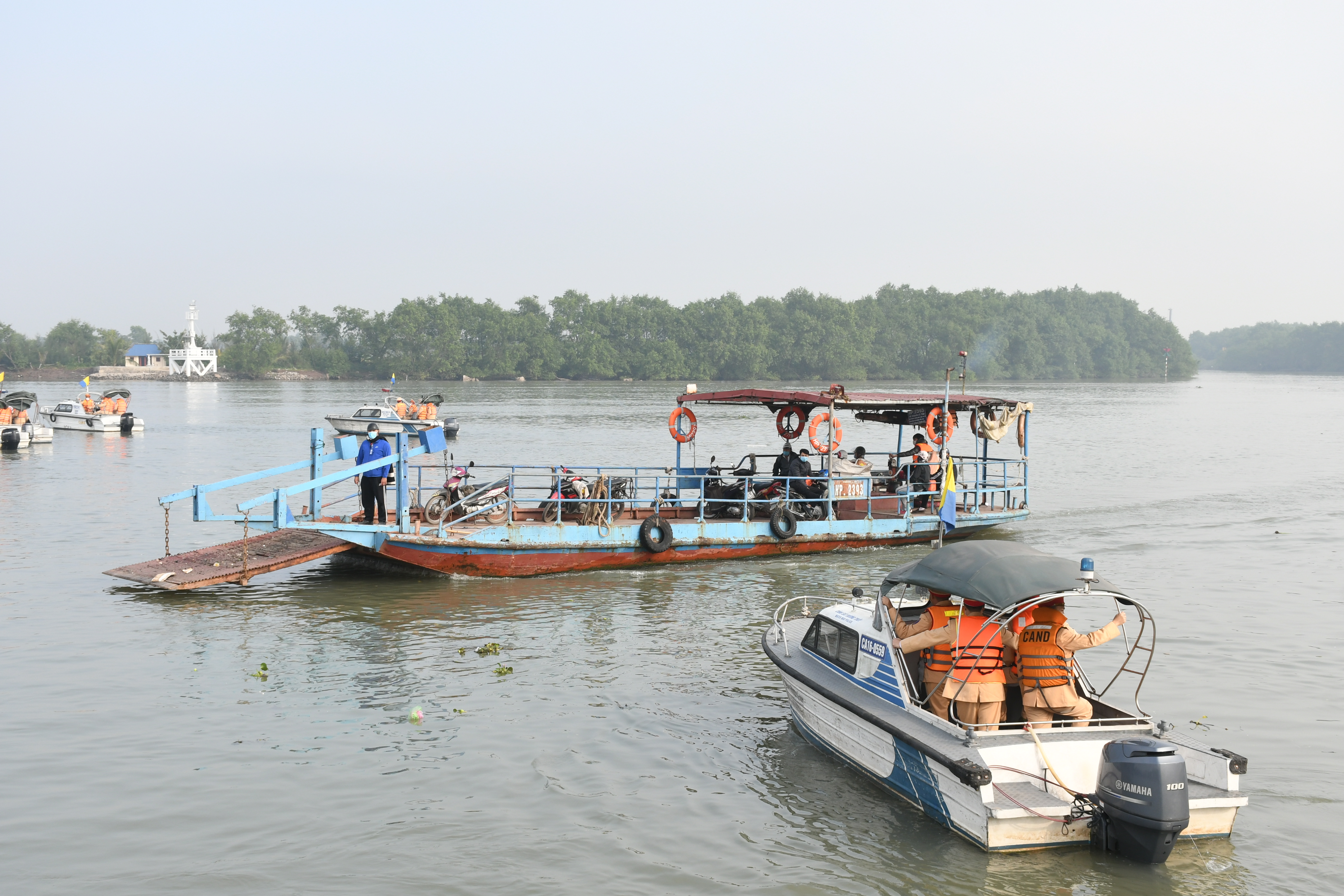 Phối hợp kiểm tra 07 bến phà, bến tàu trên địa bàn